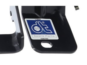 DT ENGINE HOOD SLOT 2