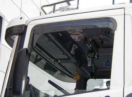 VETOSUOJAPARI SCANIA 4-/R-SRJ. , KIINNITYS KLIPSUILLA